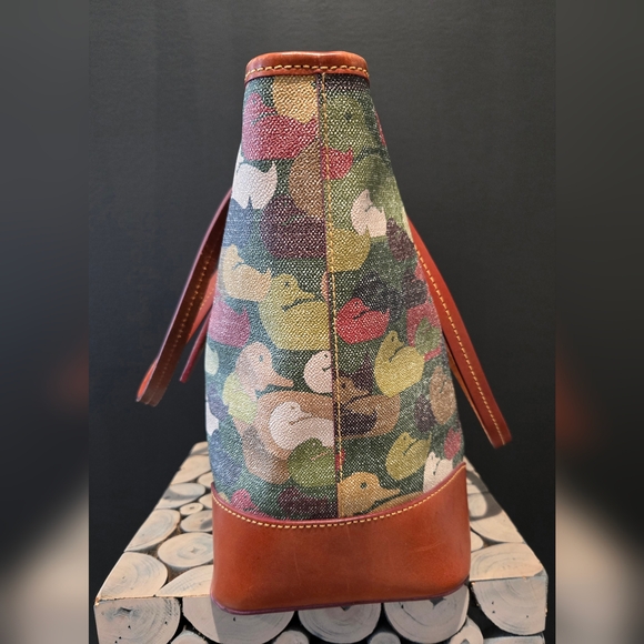 Dooney and Bourke Robinson Collection Camo Duck tote EUC - Picture 4 of 11